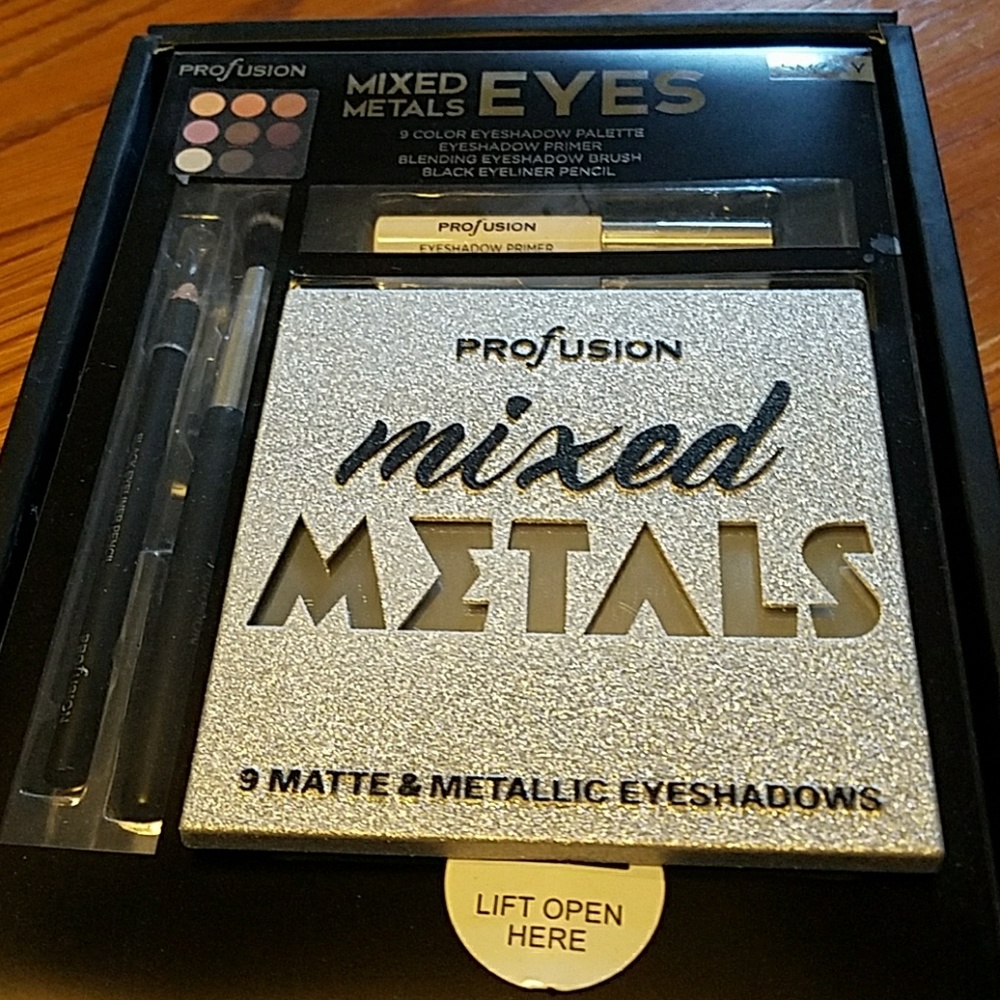 Profusion eyeshadow palette and primer set